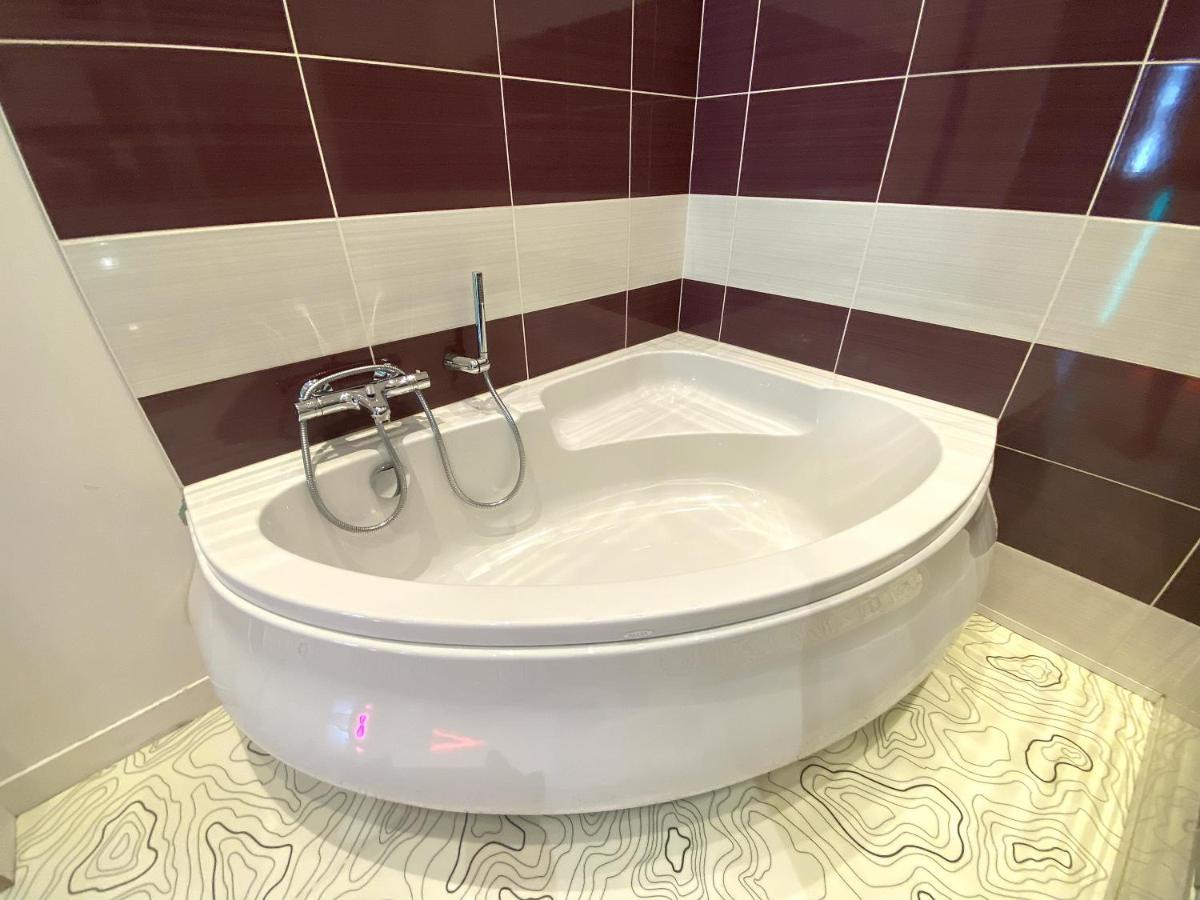Floydroom'S Pau Chambre Hotes Dans Appartement Partage Proche Chateau Экстерьер фото